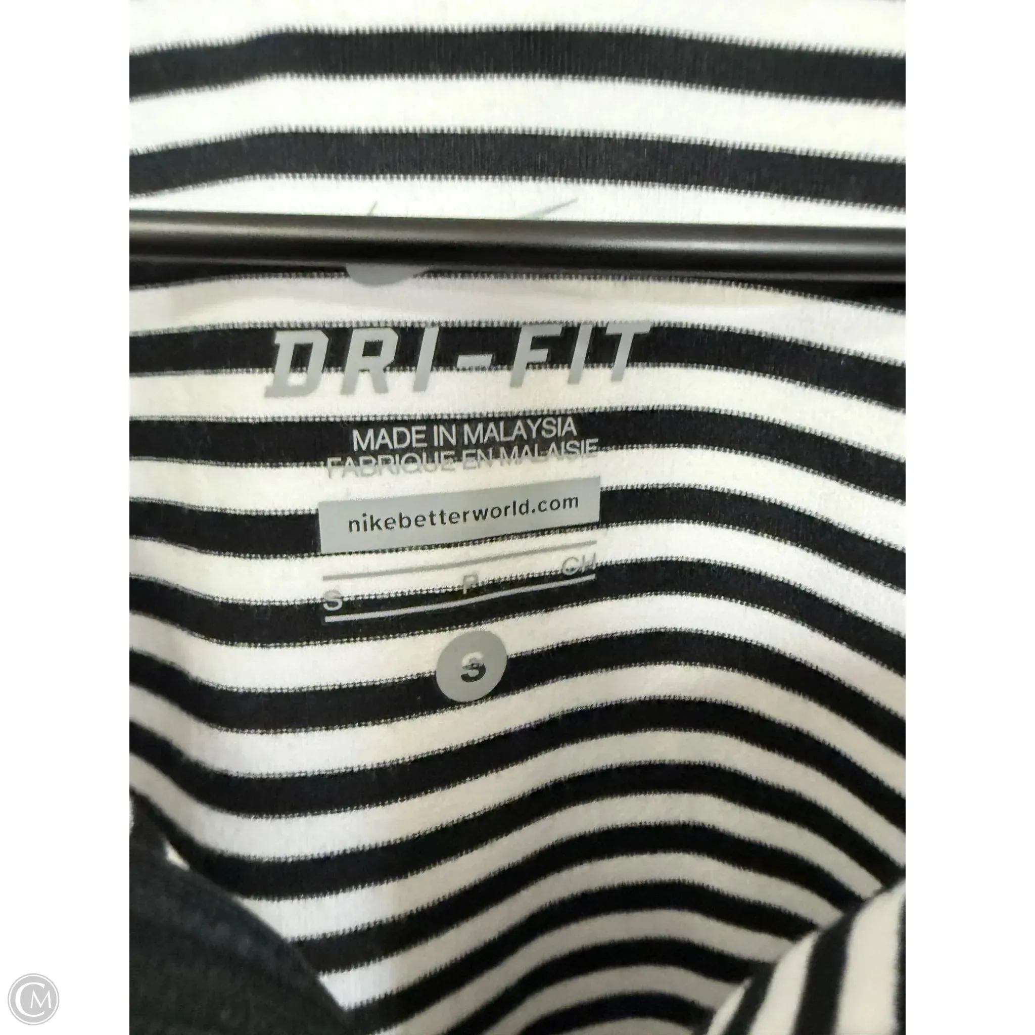 Athletic Top Long Sleeve Collar By Nike Apparel In Striped Pattern, Size: S