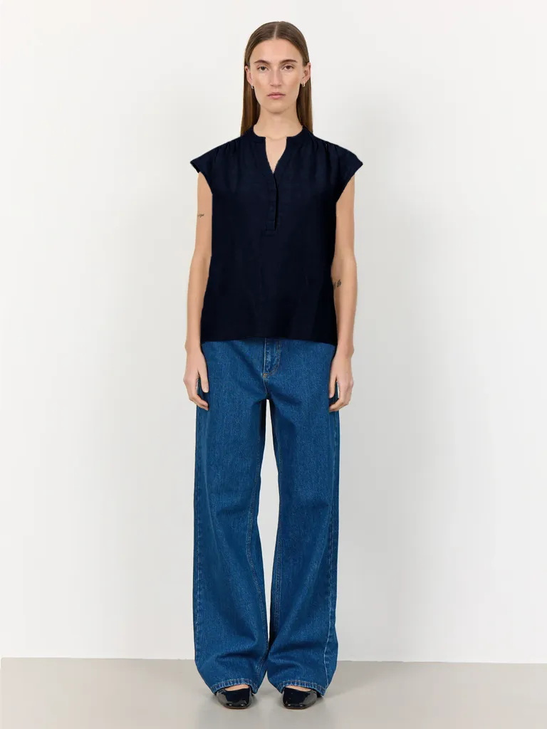 Levete Room Naja Linen Top in Navy