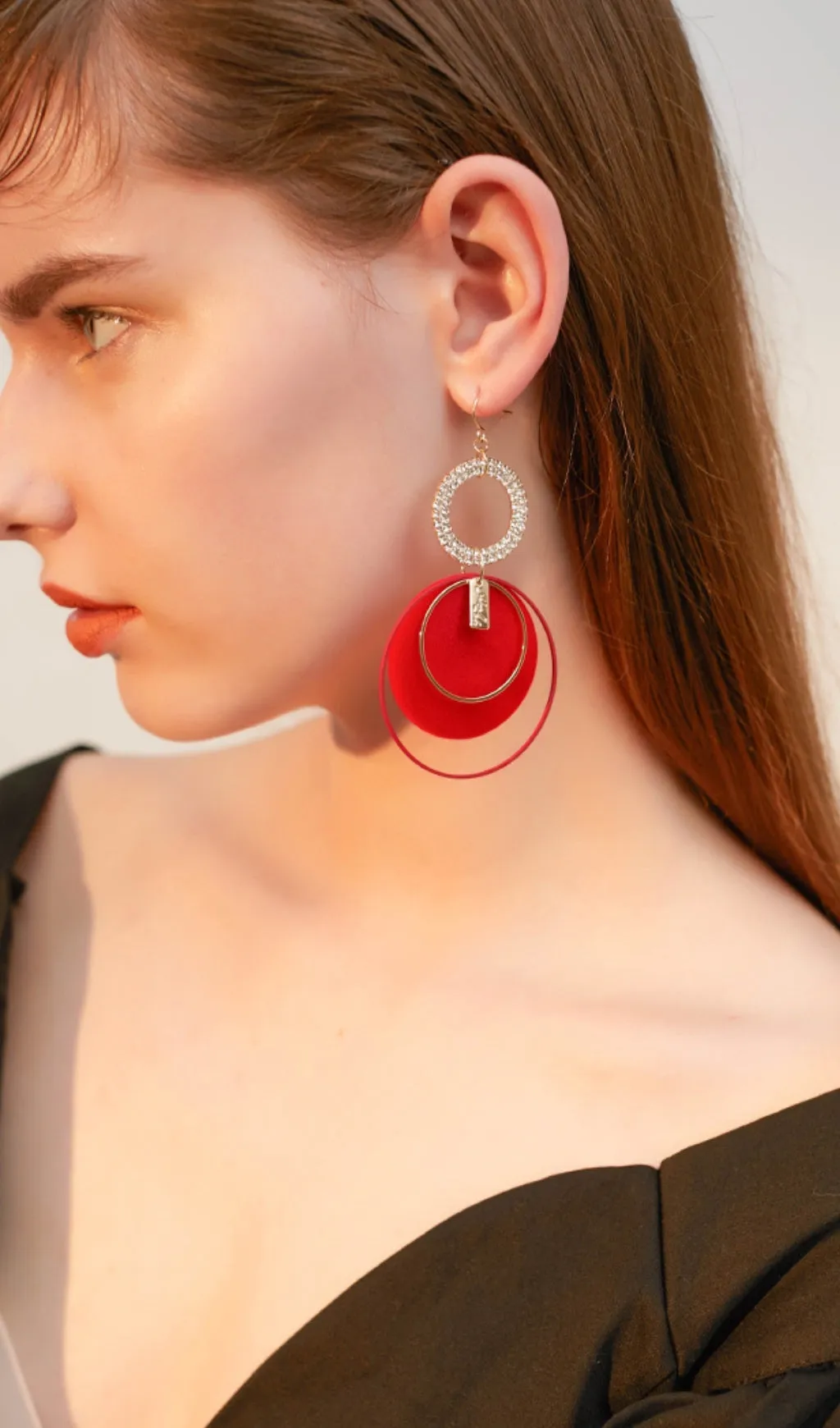 RED CIRCLE PLUSH EARRINGS Gloria Lanvin