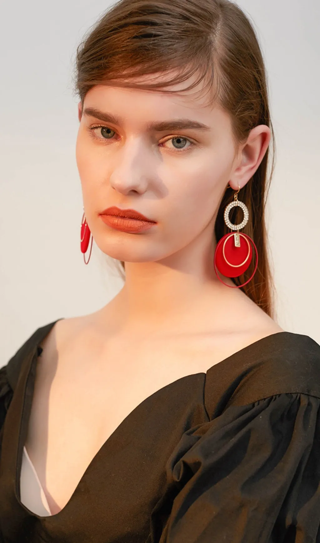 RED CIRCLE PLUSH EARRINGS Gloria Lanvin