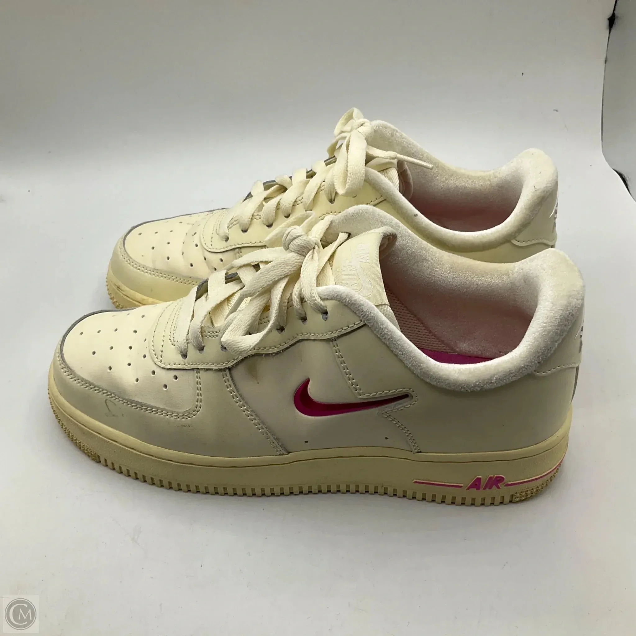 Shoes Athletic By Nike In Cream, Size: 8