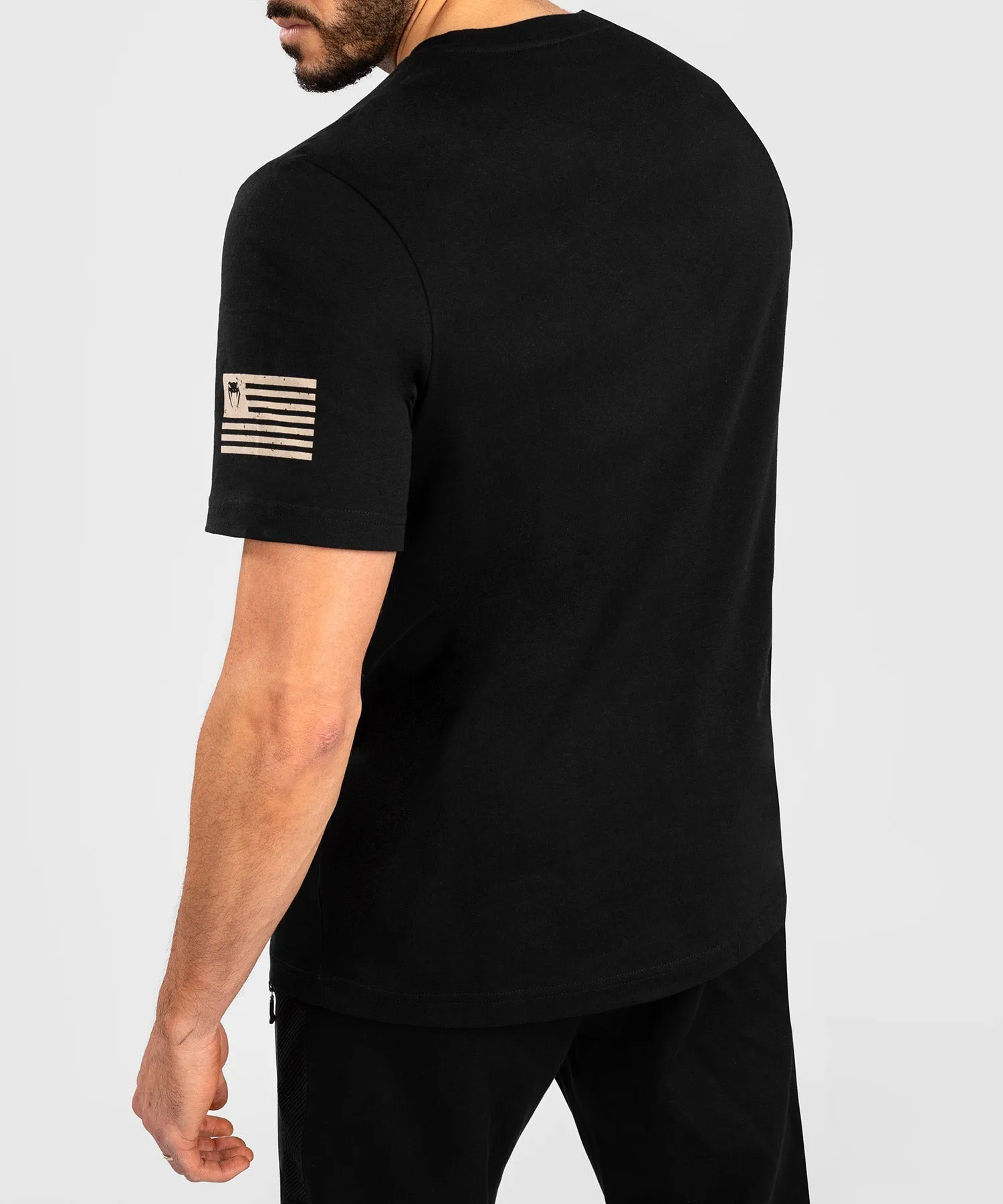 VENUM GIANT USA T-SHIRT - REGULAR FIT - BLACK